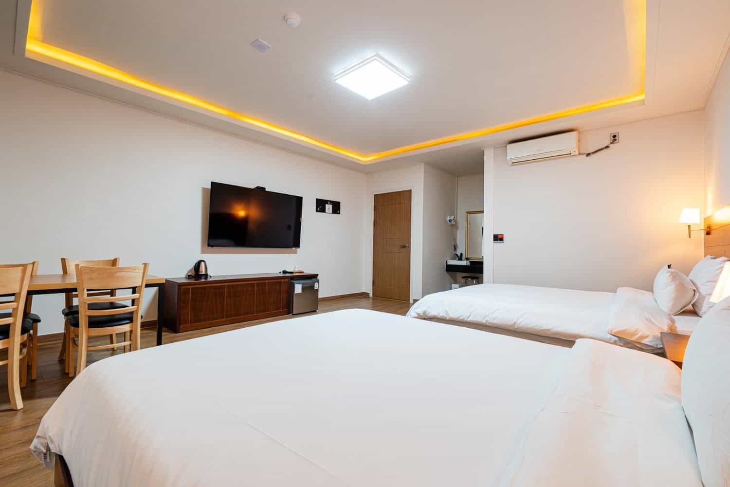 F1 Hotel