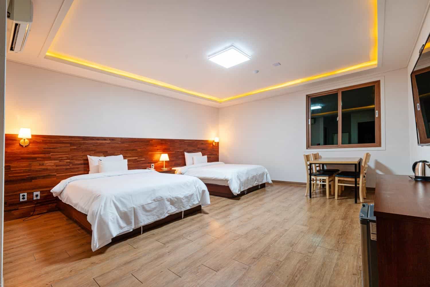 F1 Hotel