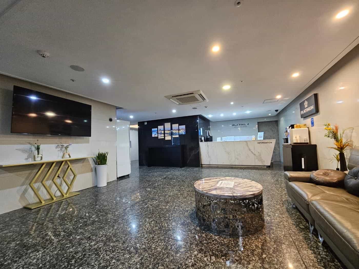 โรงแรมแพลตตินั่ม นัมโพ