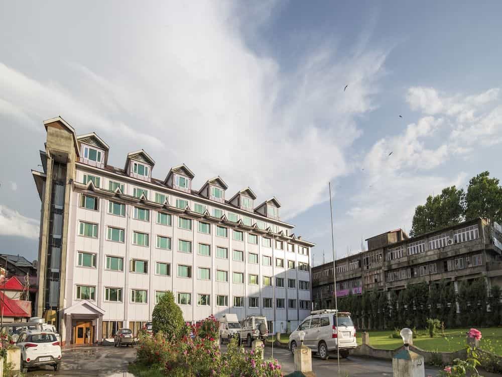 Hotel Pamposh