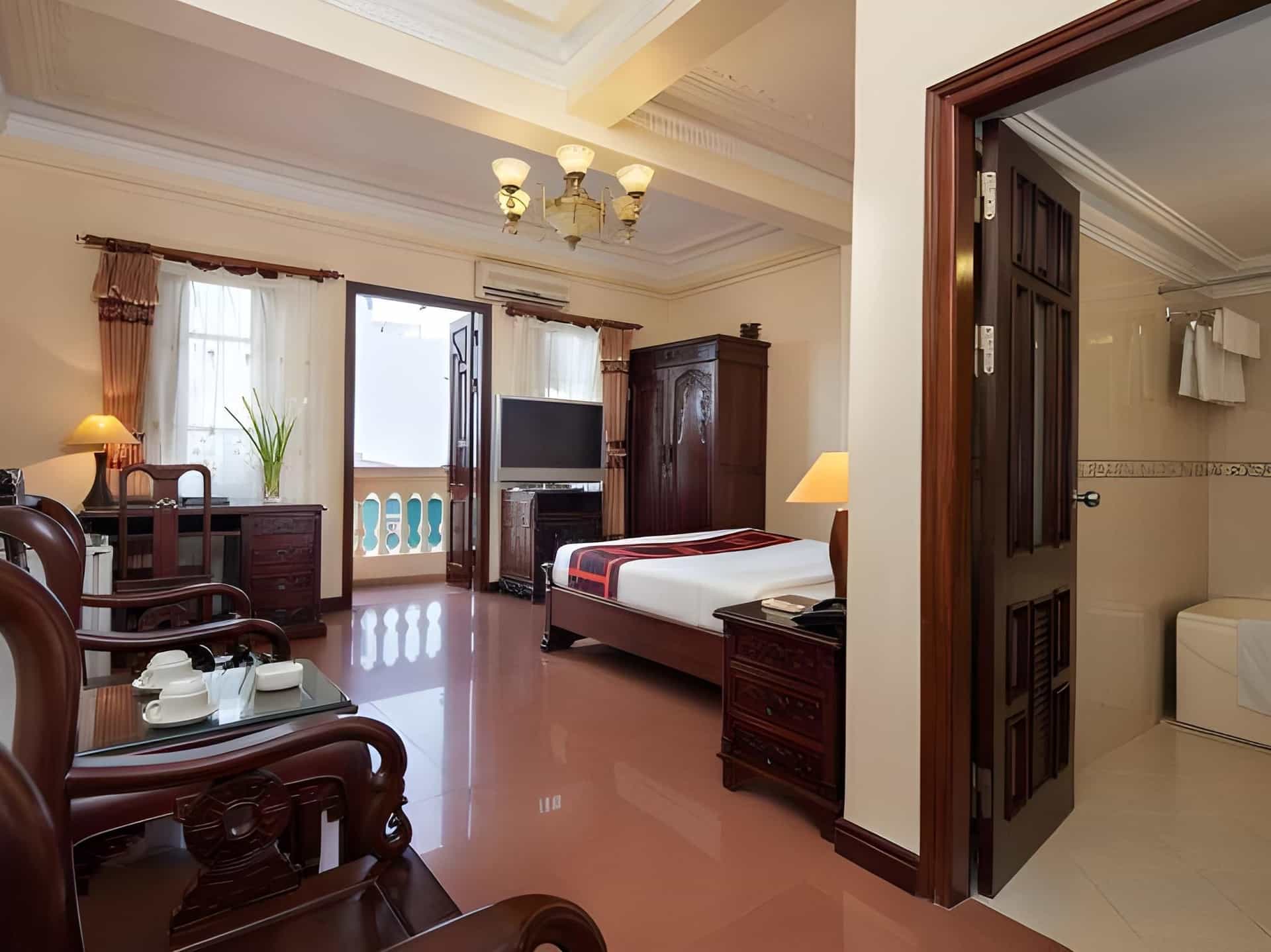 Lucky 2 Hotel & Travel