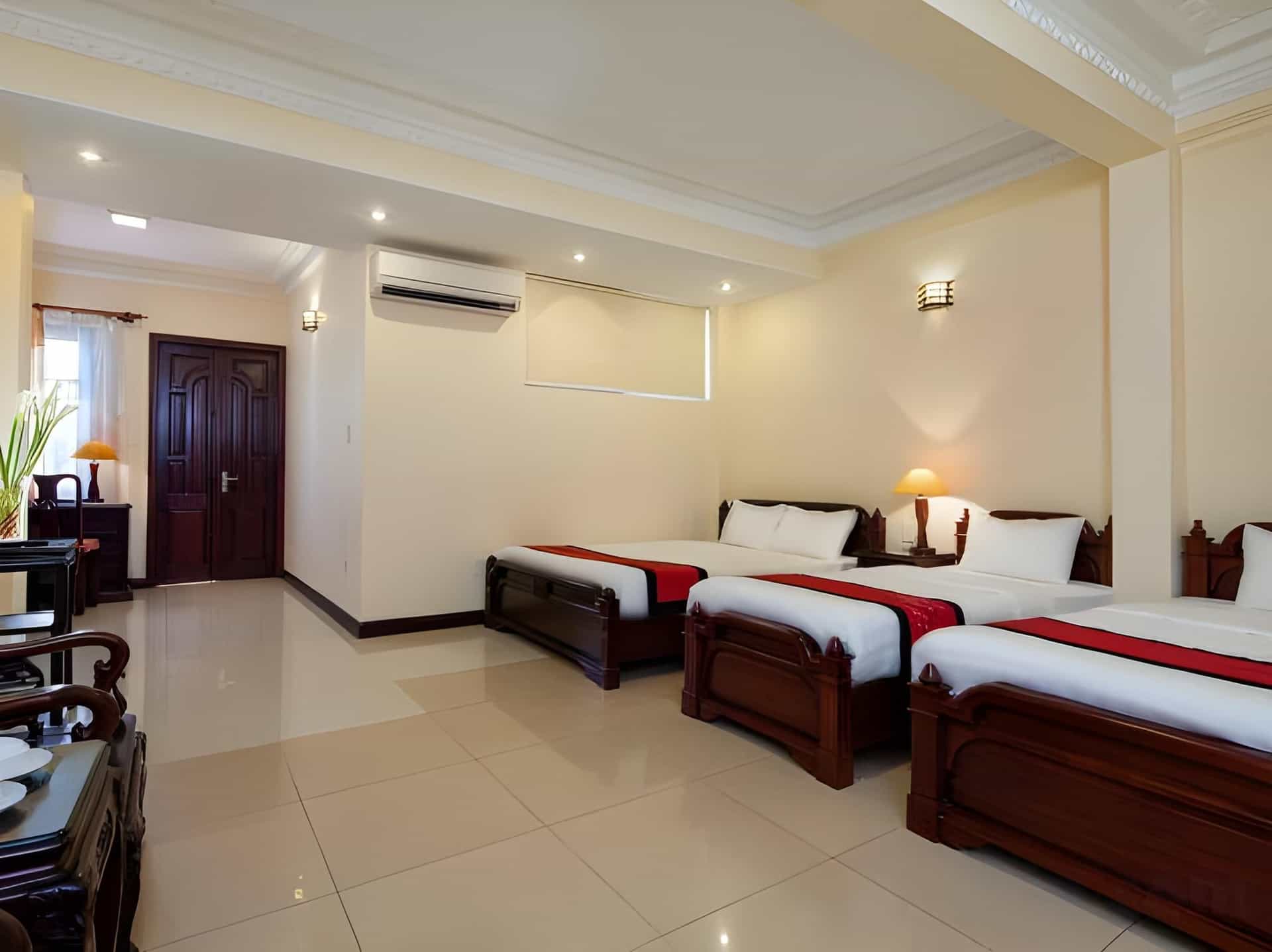 Lucky 2 Hotel & Travel