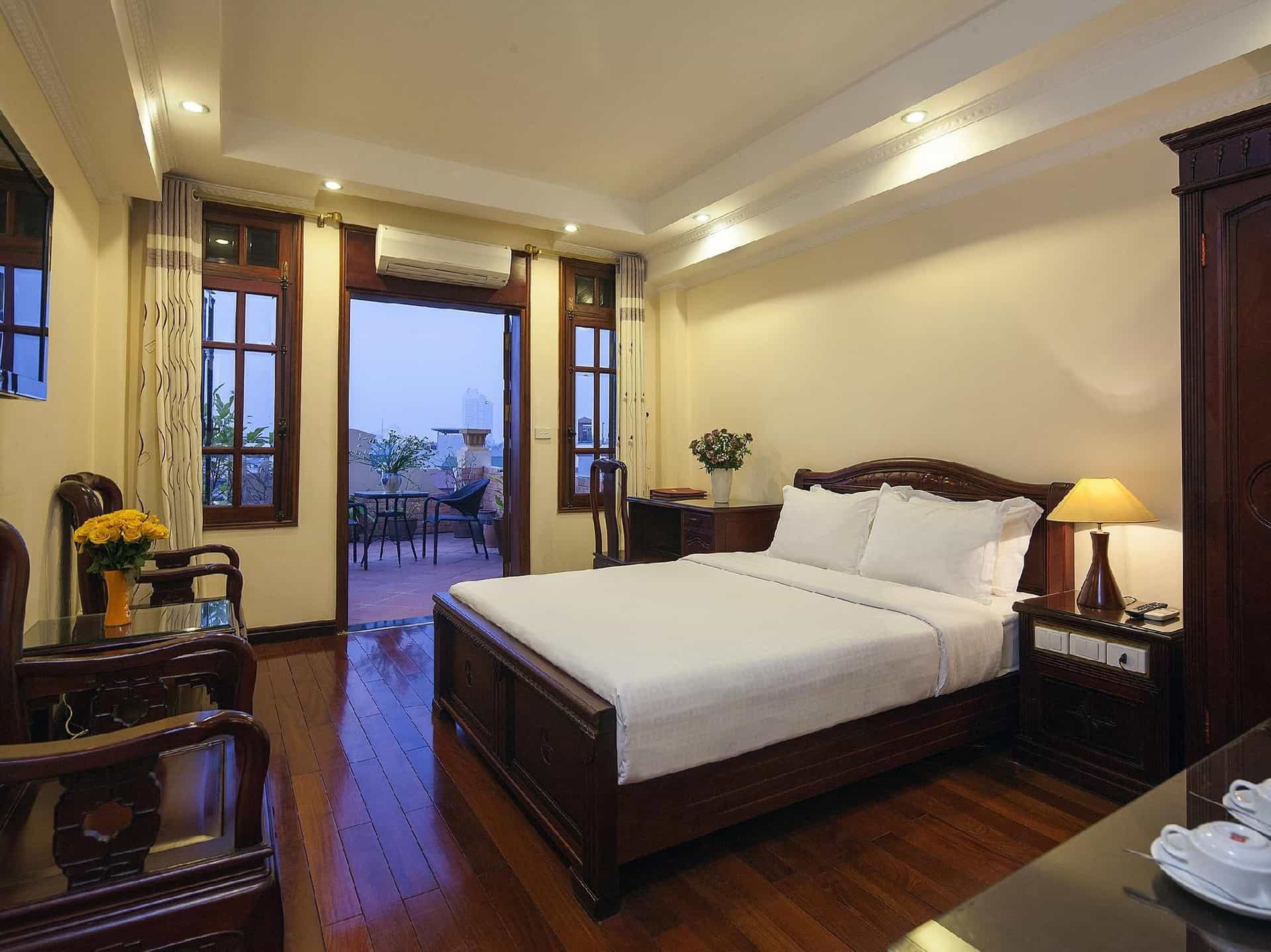 Lucky 3 Hotel & Travel