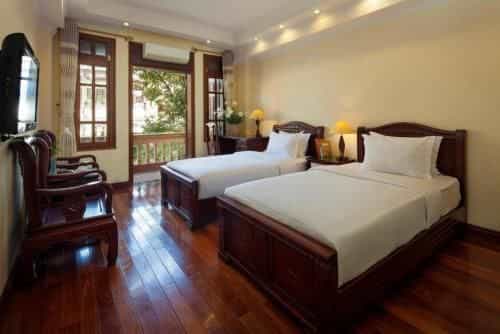 Lucky 3 Hotel & Travel