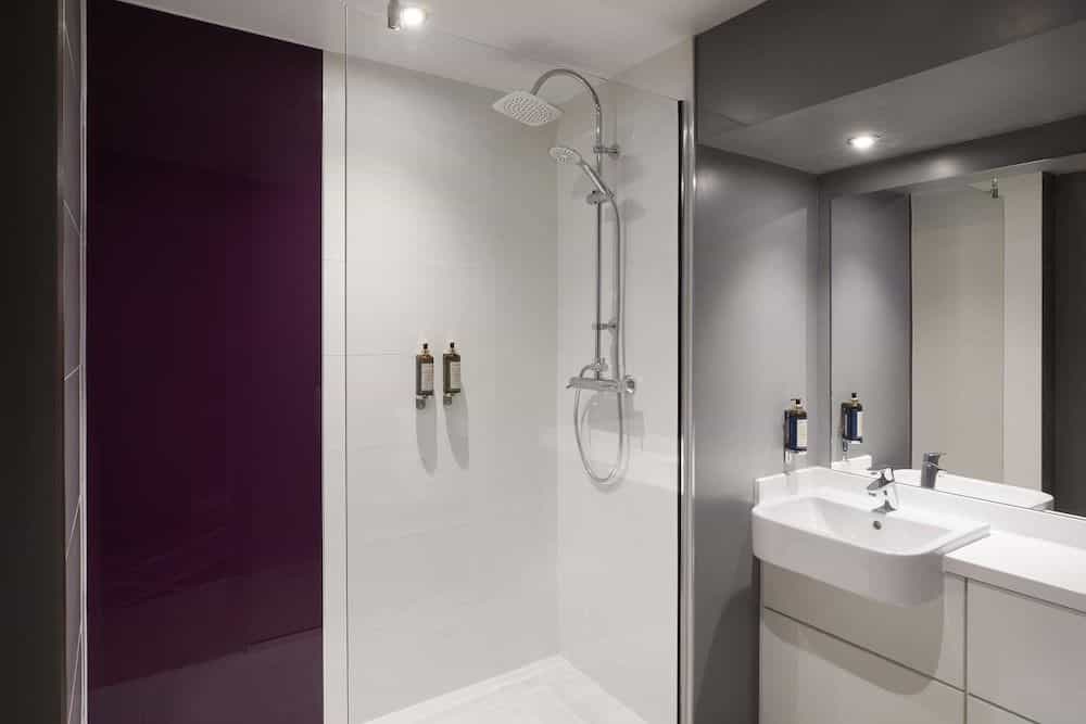 Premier Inn Guildford North A3 Premier Inn Guildford North A3