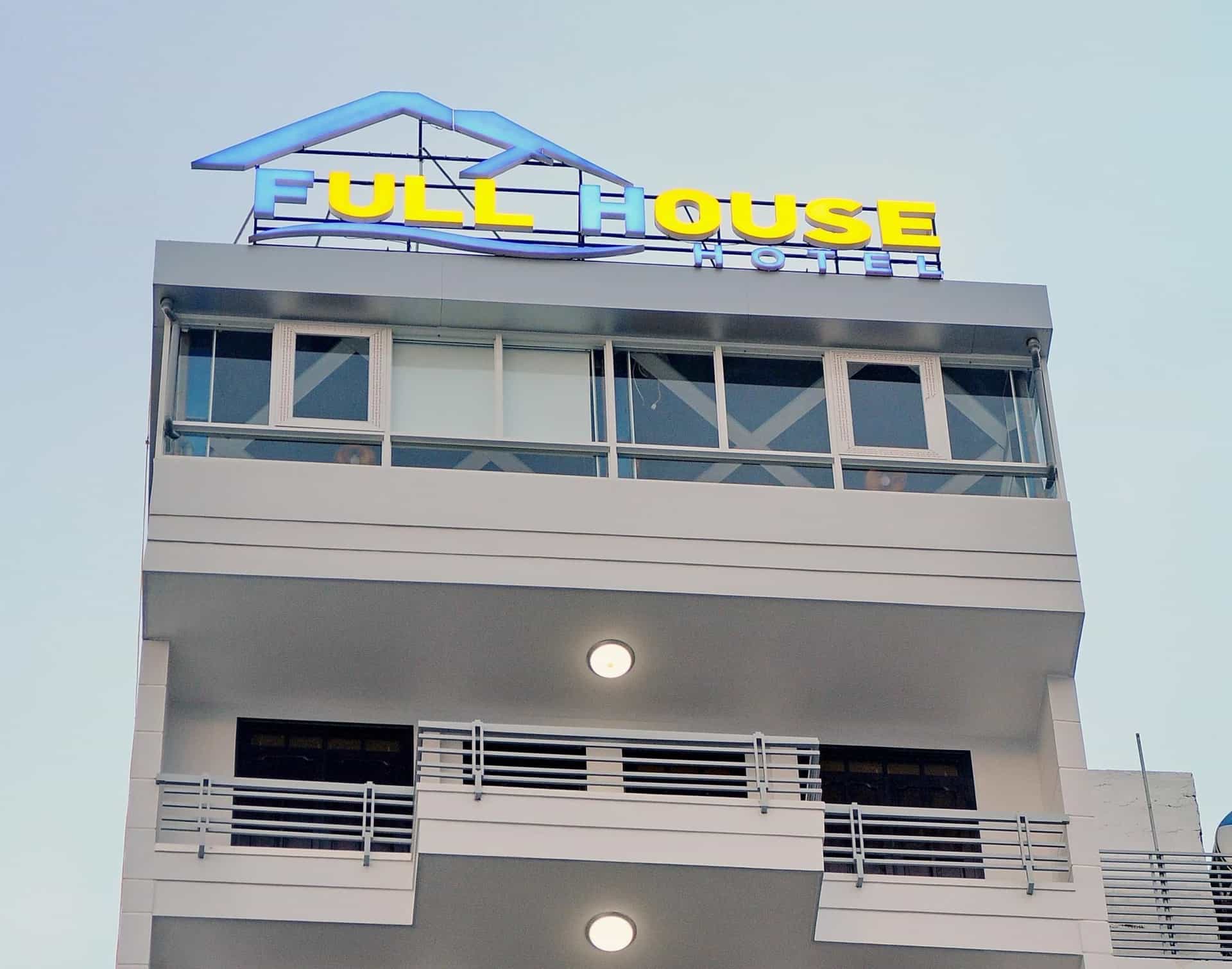 โรงแรมฟูล เฮาส์