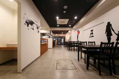 รูทส์ โฮสเทล