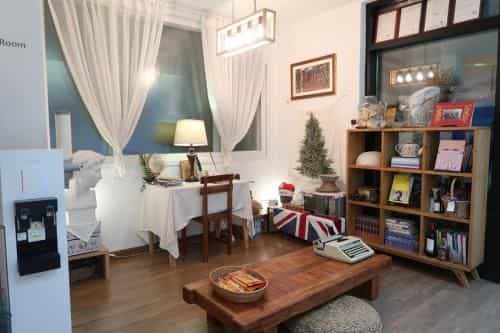 Andong Poonggyung Hostel N Library