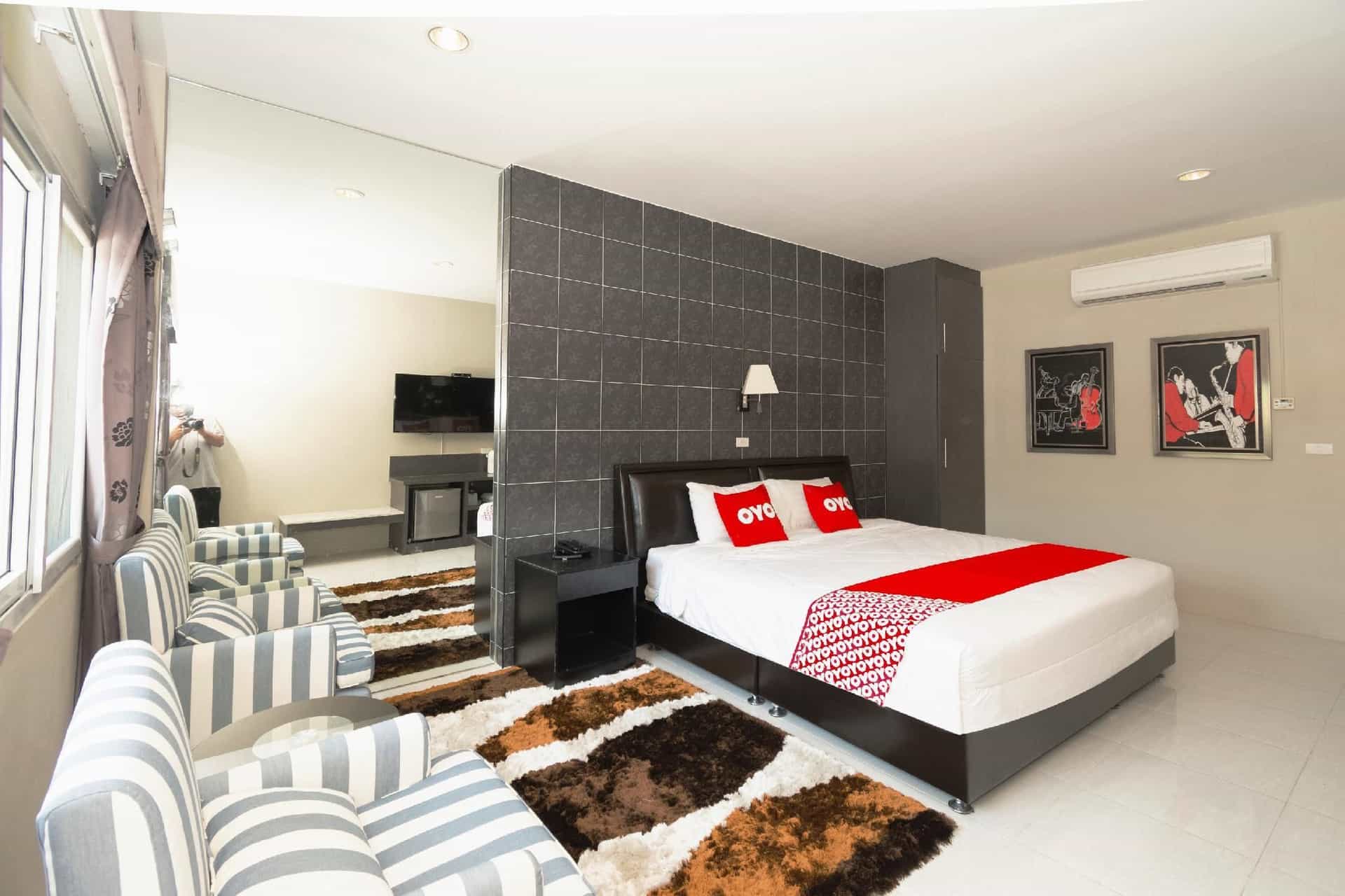 OYO 765 Pom Pom Residence