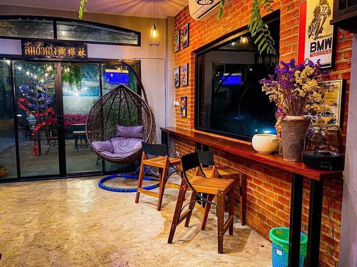 M Hostel and Cafe