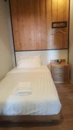 Saya Loft Hostel Lopburi