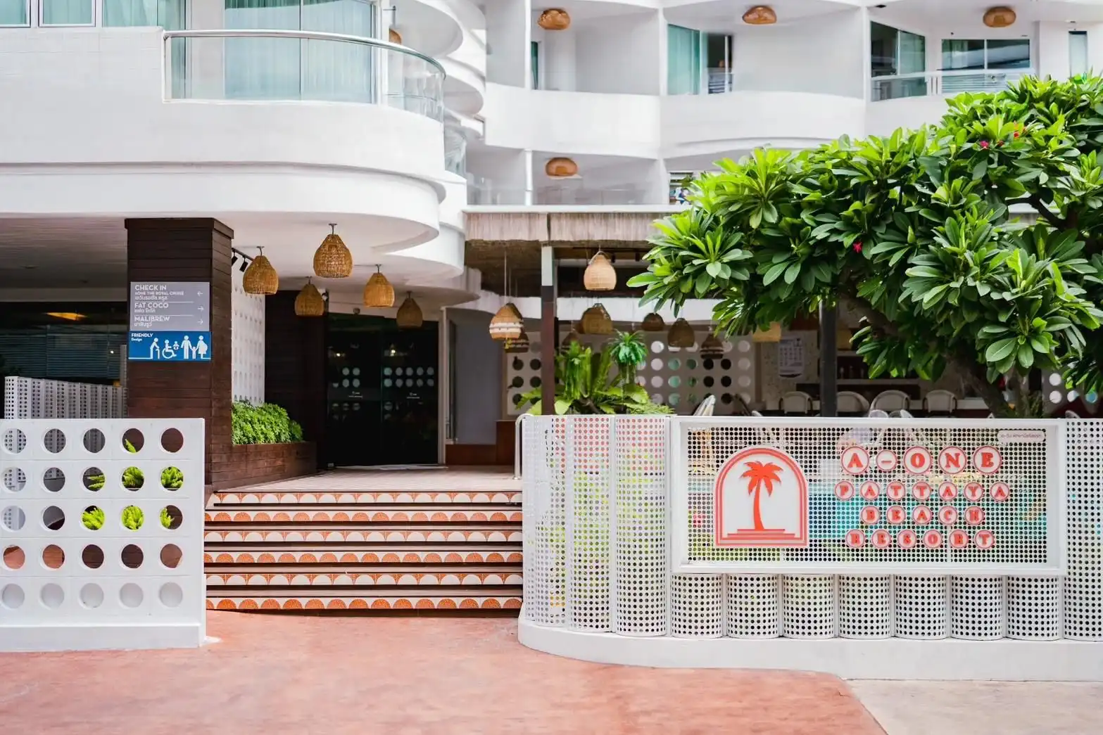 โรงแรมเอวัน พัทยา บีช รีสอร์ต