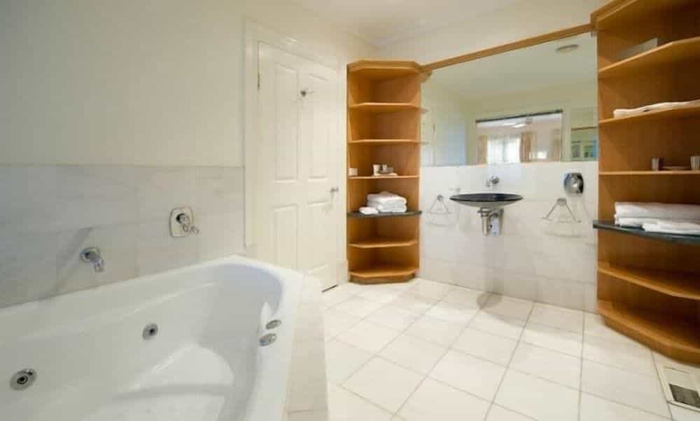Lakeside Suites