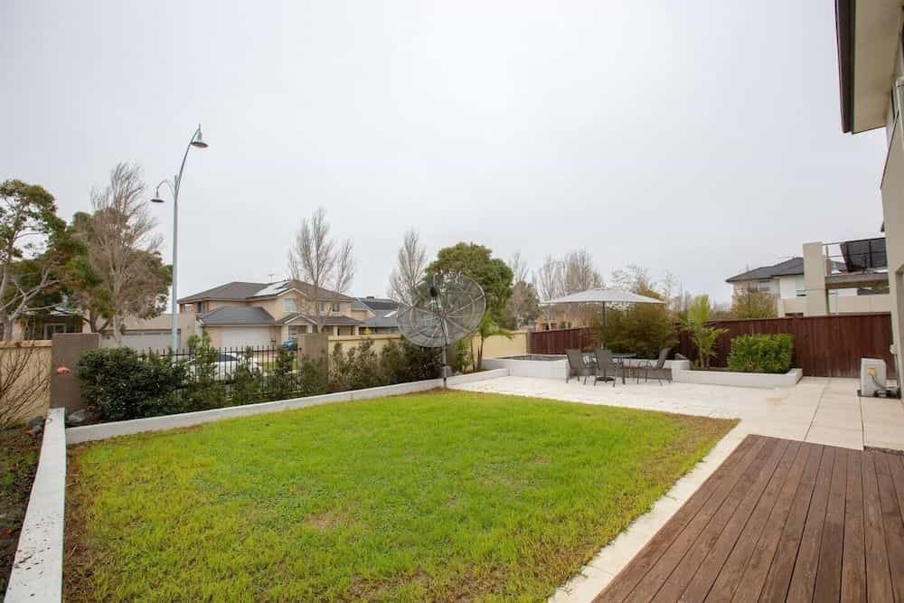 Superb Luxe 5BR house At Point Cook near lake
