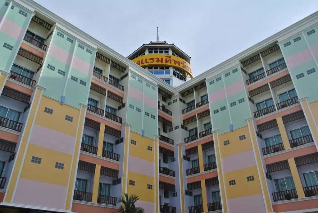 โรงแรมดีพร้อม โรงแรมดีพร้อม