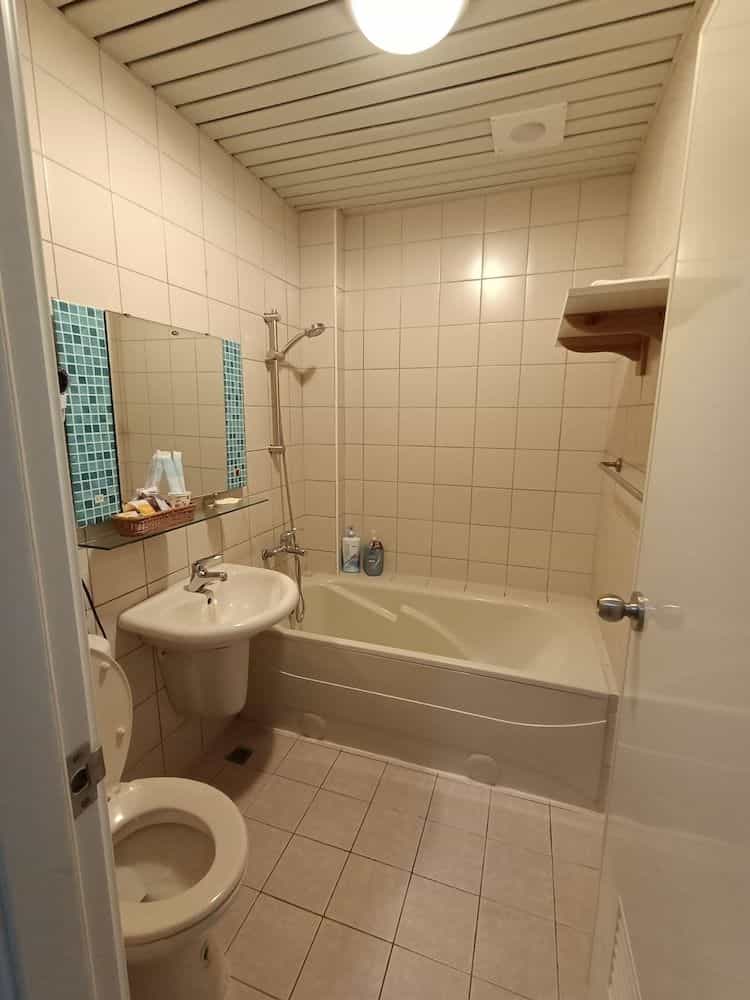 Shuili Heti coffee B&B