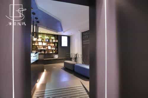 โรงแรมสโลว์ทาวน์ - โกลอิง