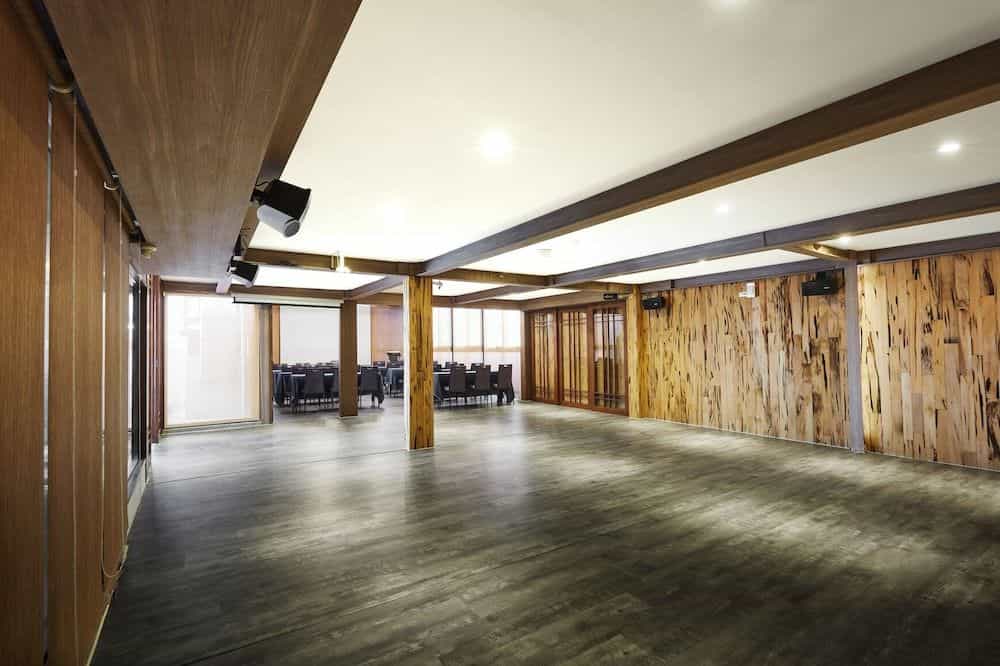 Lan Kwai Fong Garden Hotel