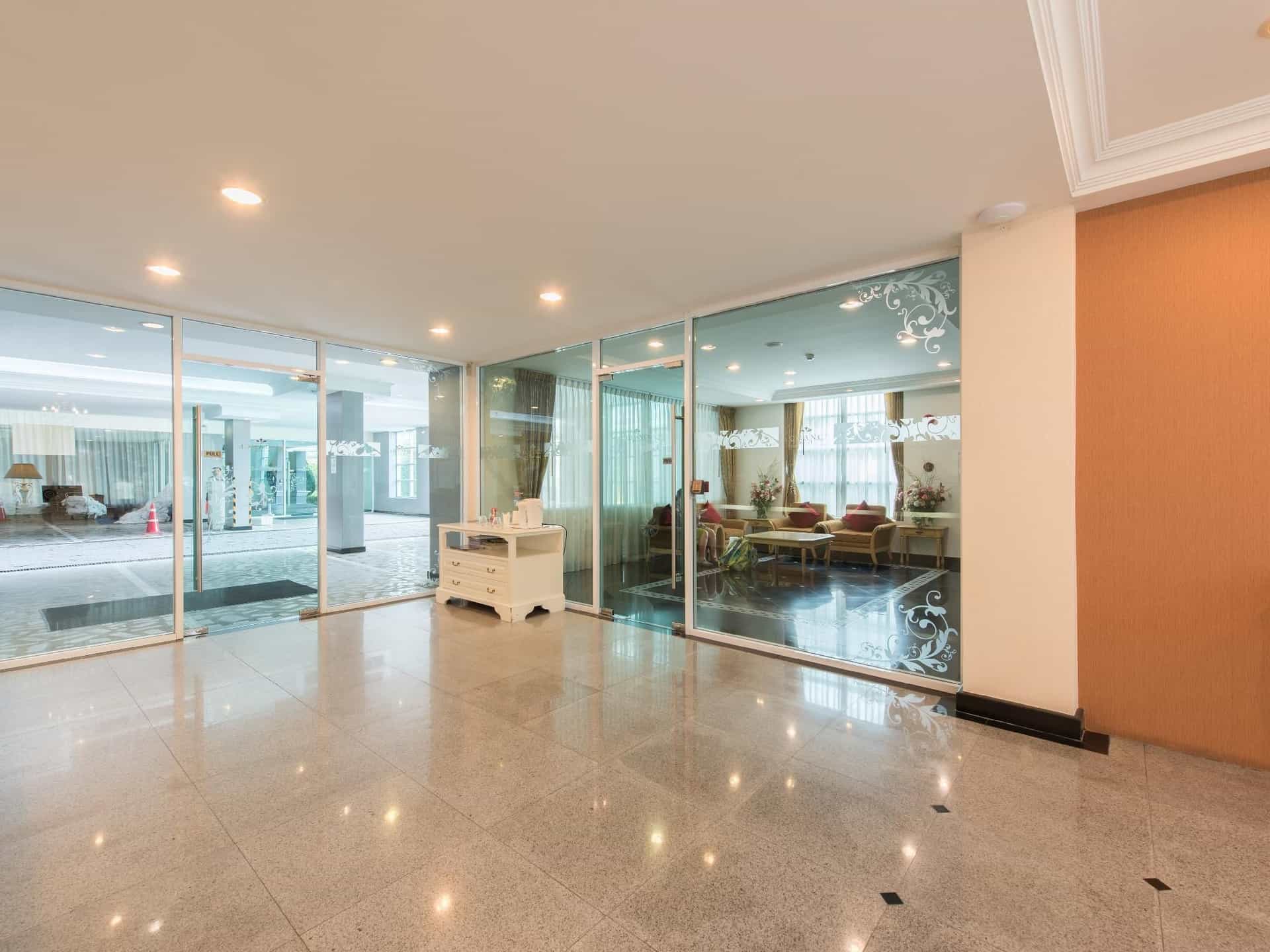โรแมนซ์ โฮเทล บางนา
