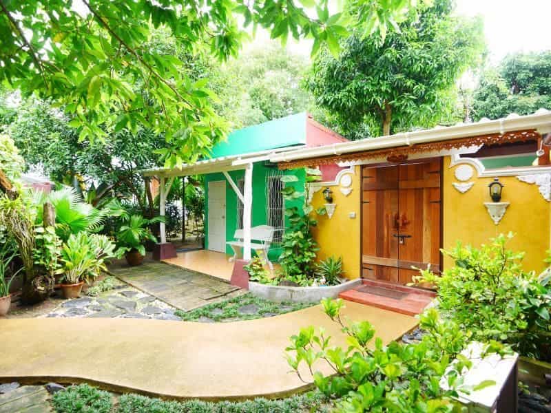Forest Bungalows & Mama's Restaurant