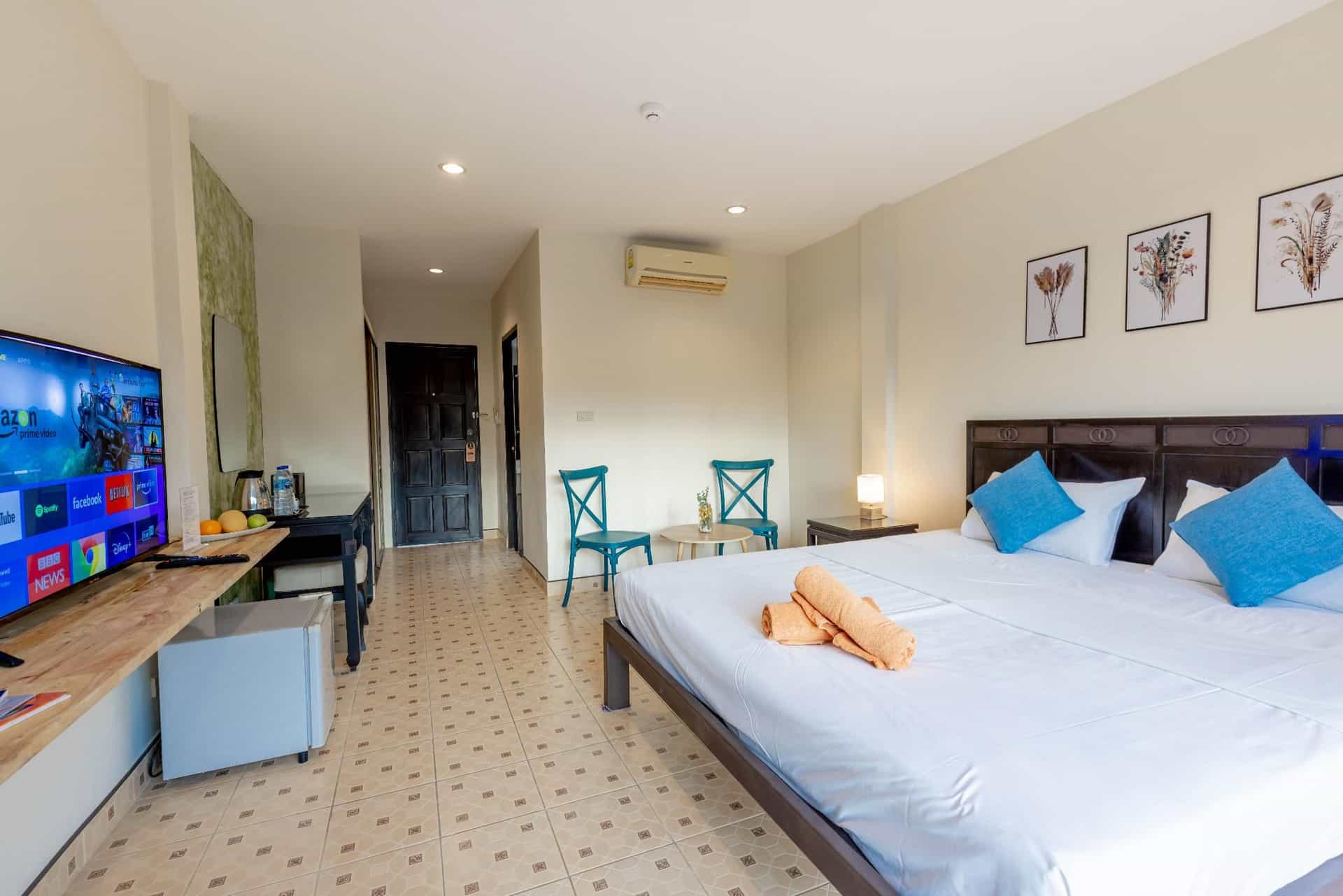 Club 22 Kamala Suites