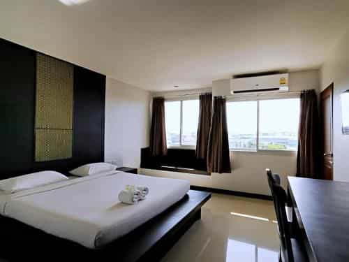 โรงแรมนานาบุรี โรงแรมนานาบุรี
