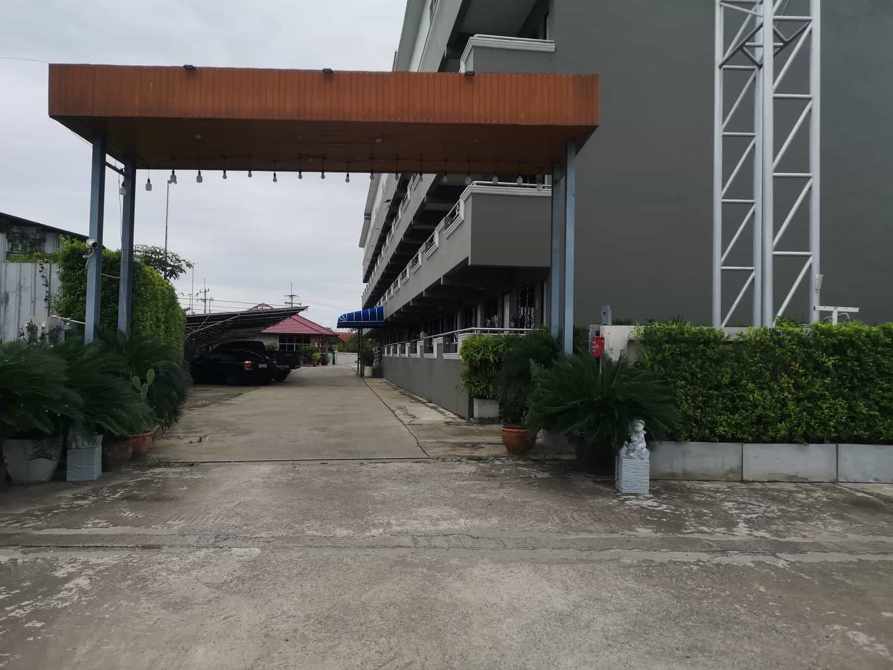 แคปิตัล โอ 75406 โรงแรมเอ็ม โรจนะ
