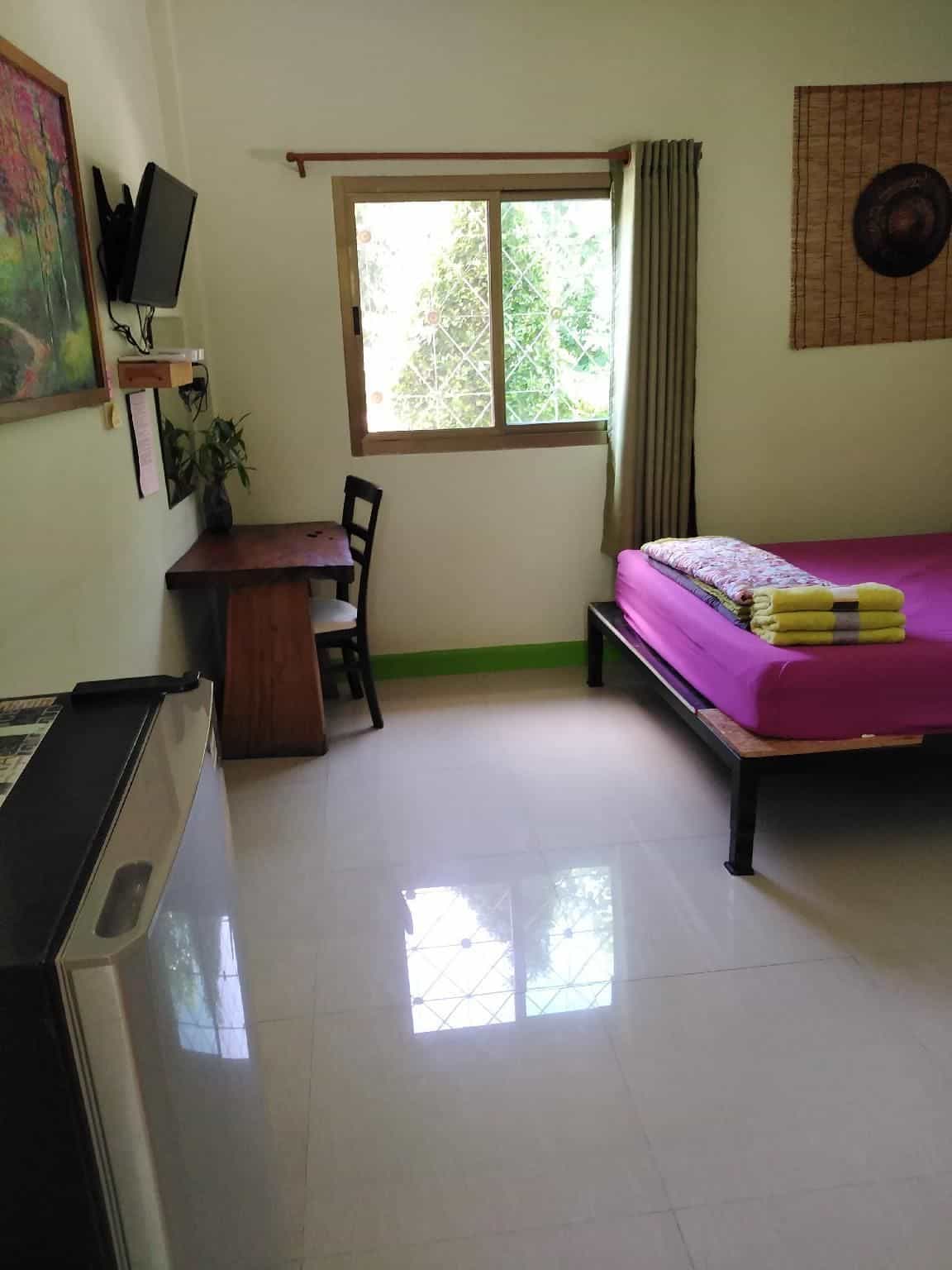 บ้านริมธาร