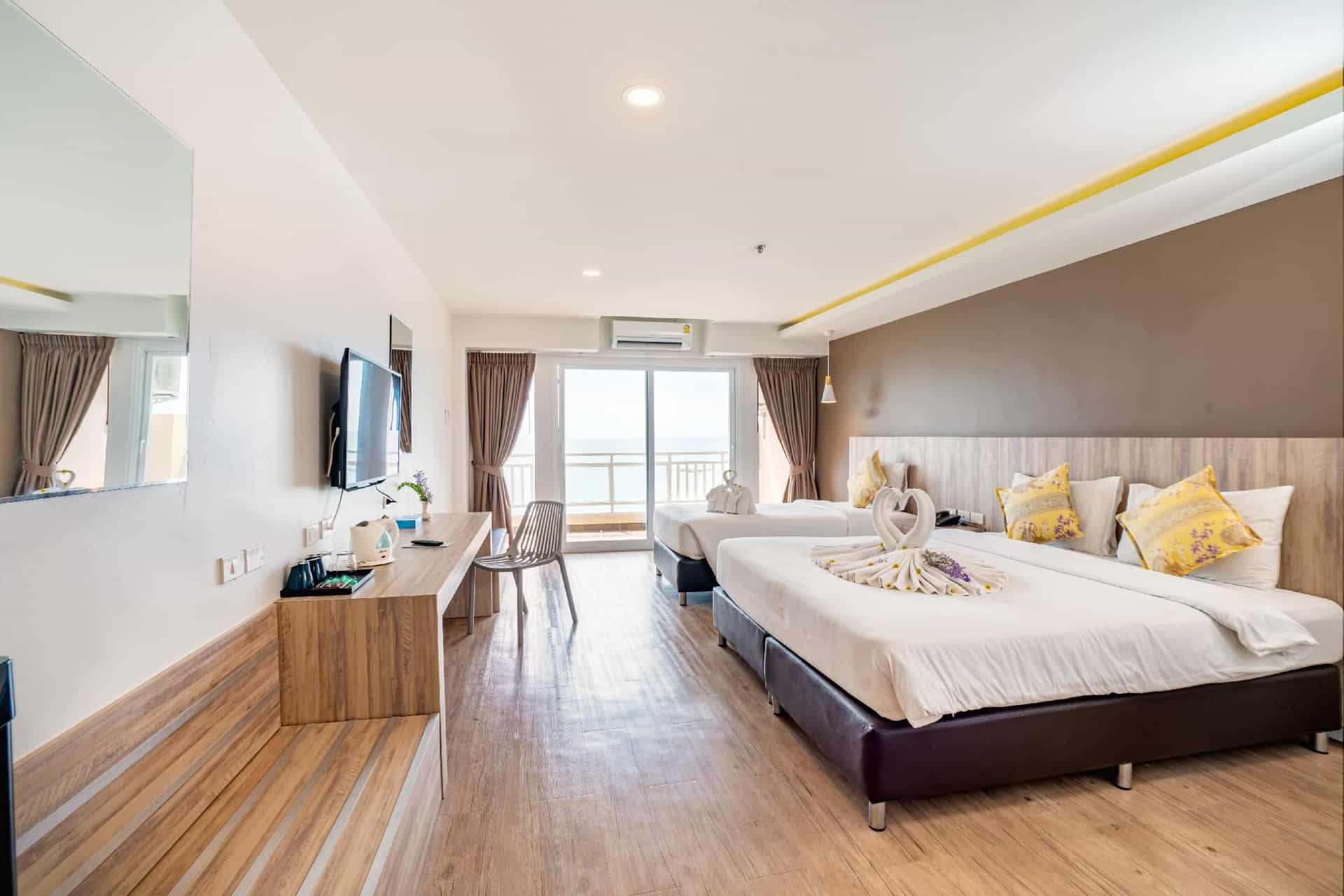 พลาคลิฟ บีช รีสอร์ต