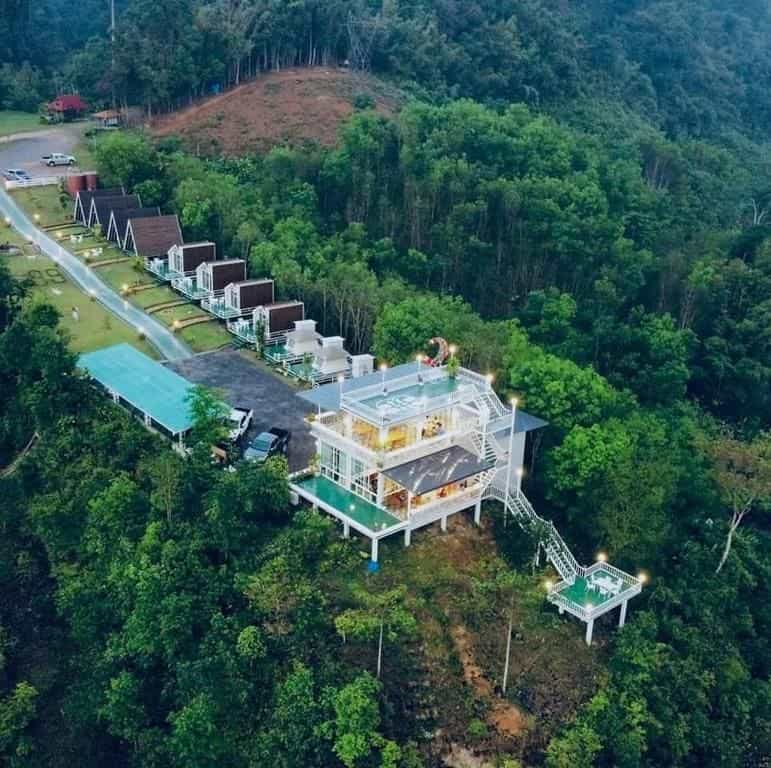 Khaosok 99 Camp & Cafe