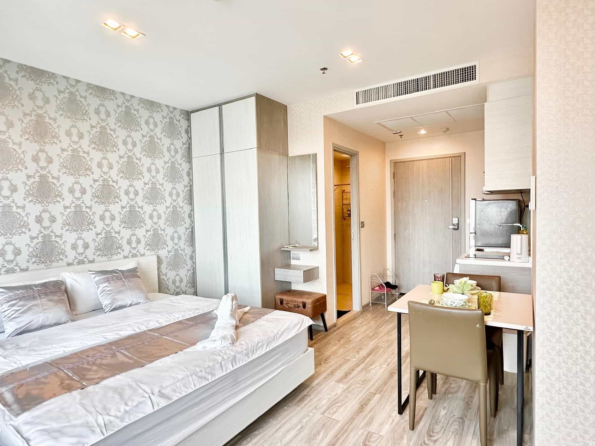 Oceanfront APT Jomtien Beach (Right Outside) Oceanfront APT Jomtien Beach (Right Outside)