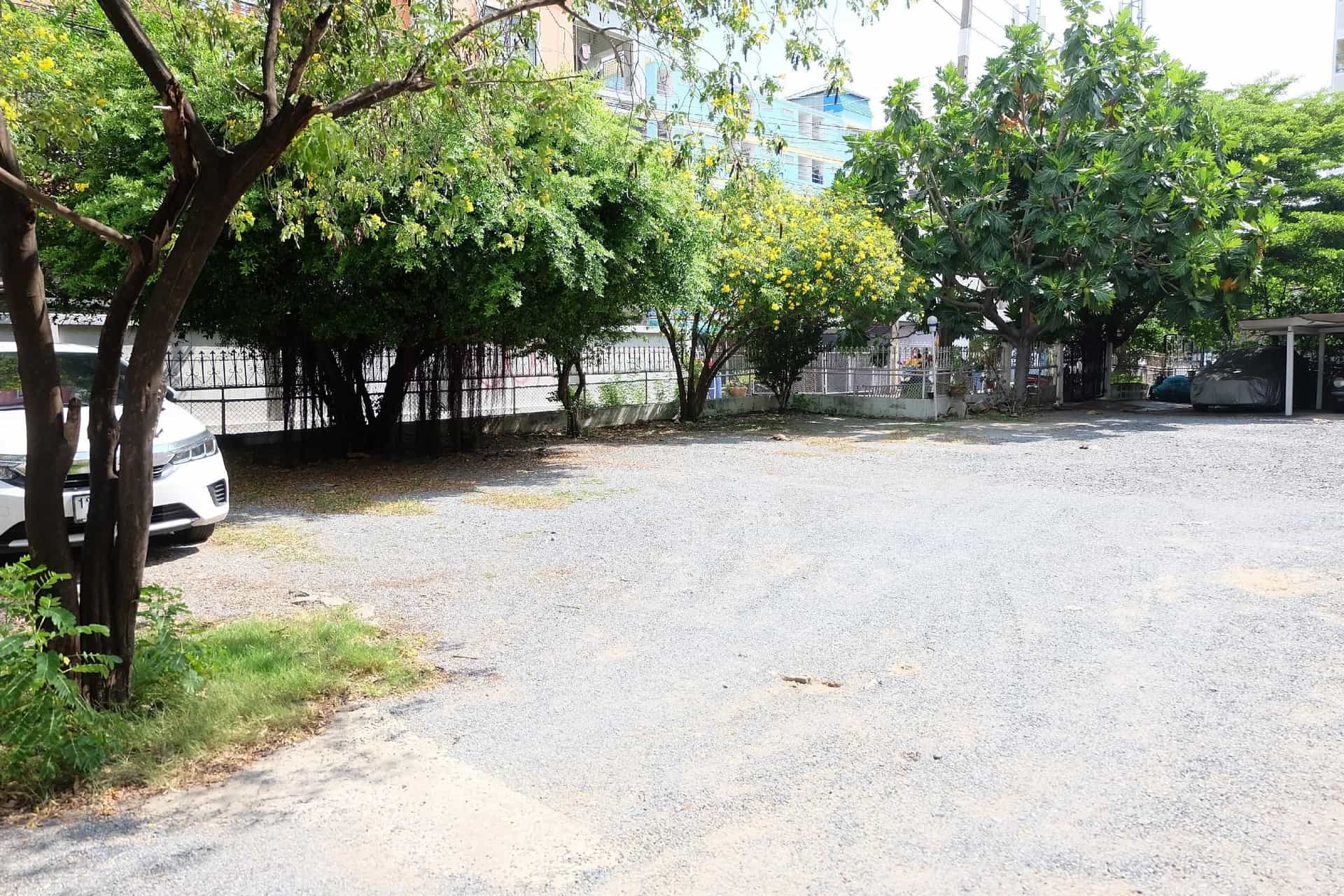 OYO 75429 101​ Place​ Navanakorn