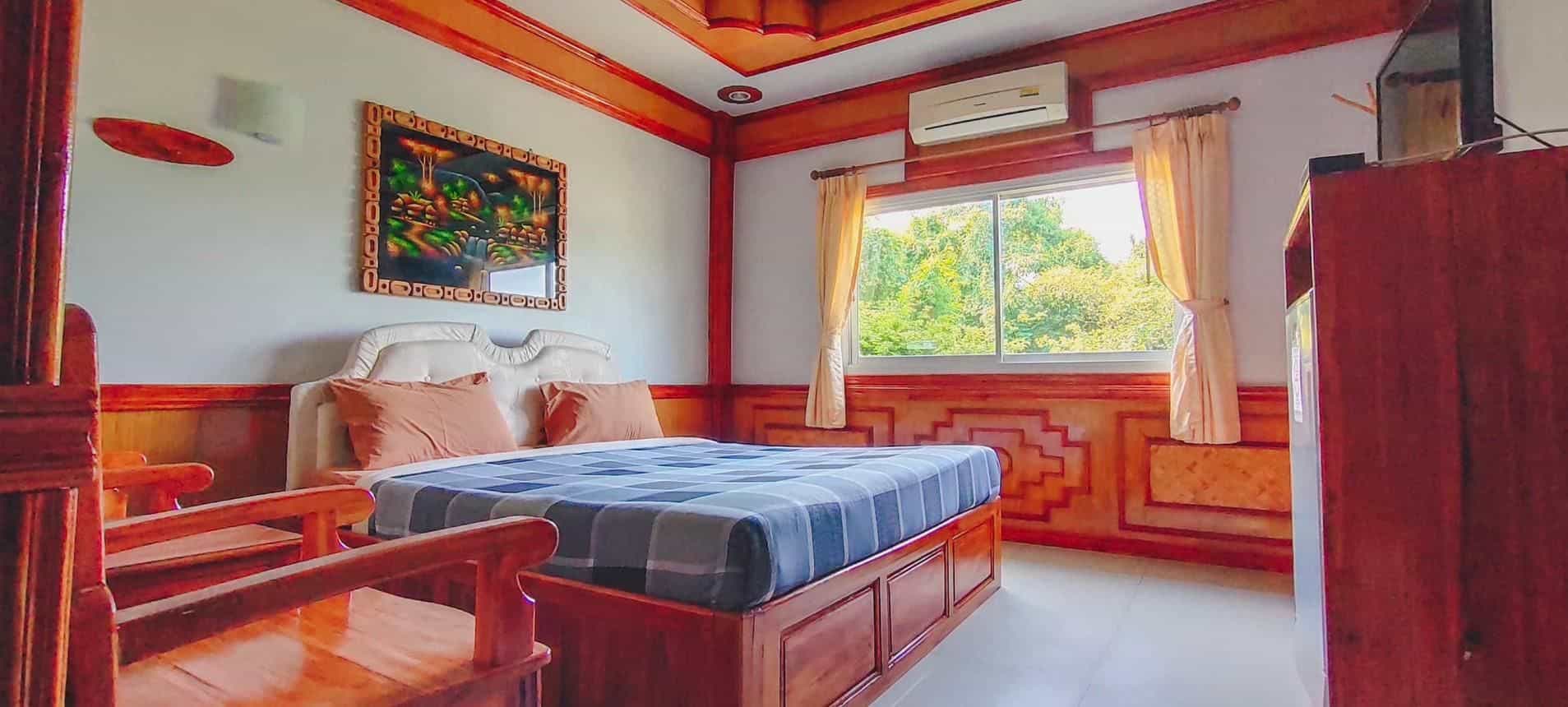 โรงแรมนกยูงทอง โรงแรมนกยูงทอง