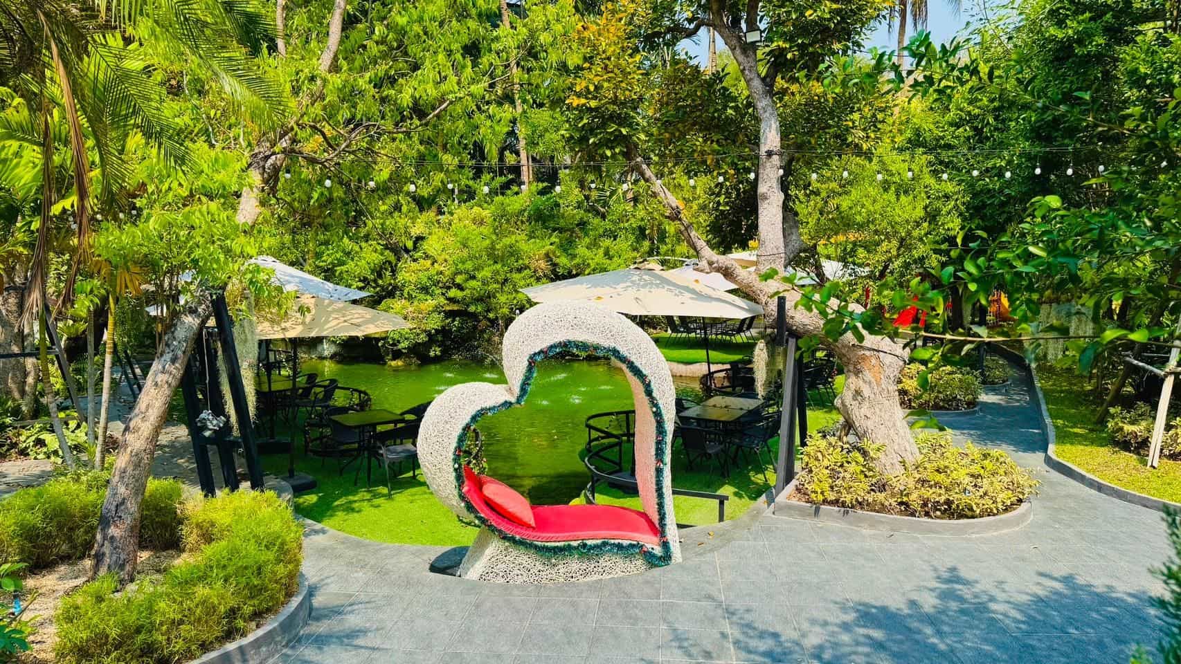 บ้านสวนลานสาง คาเฟ่ อิน ฟาร์ม แอนด์ โดม บ้านสวนลานสาง คาเฟ่ อิน ฟาร์ม แอนด์ โดม