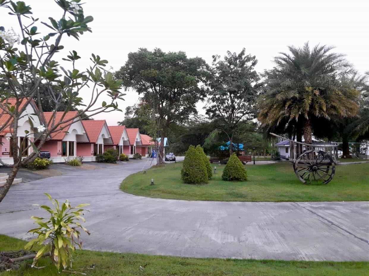 Maingam Resort Uthaitani Maingam Resort Uthaitani