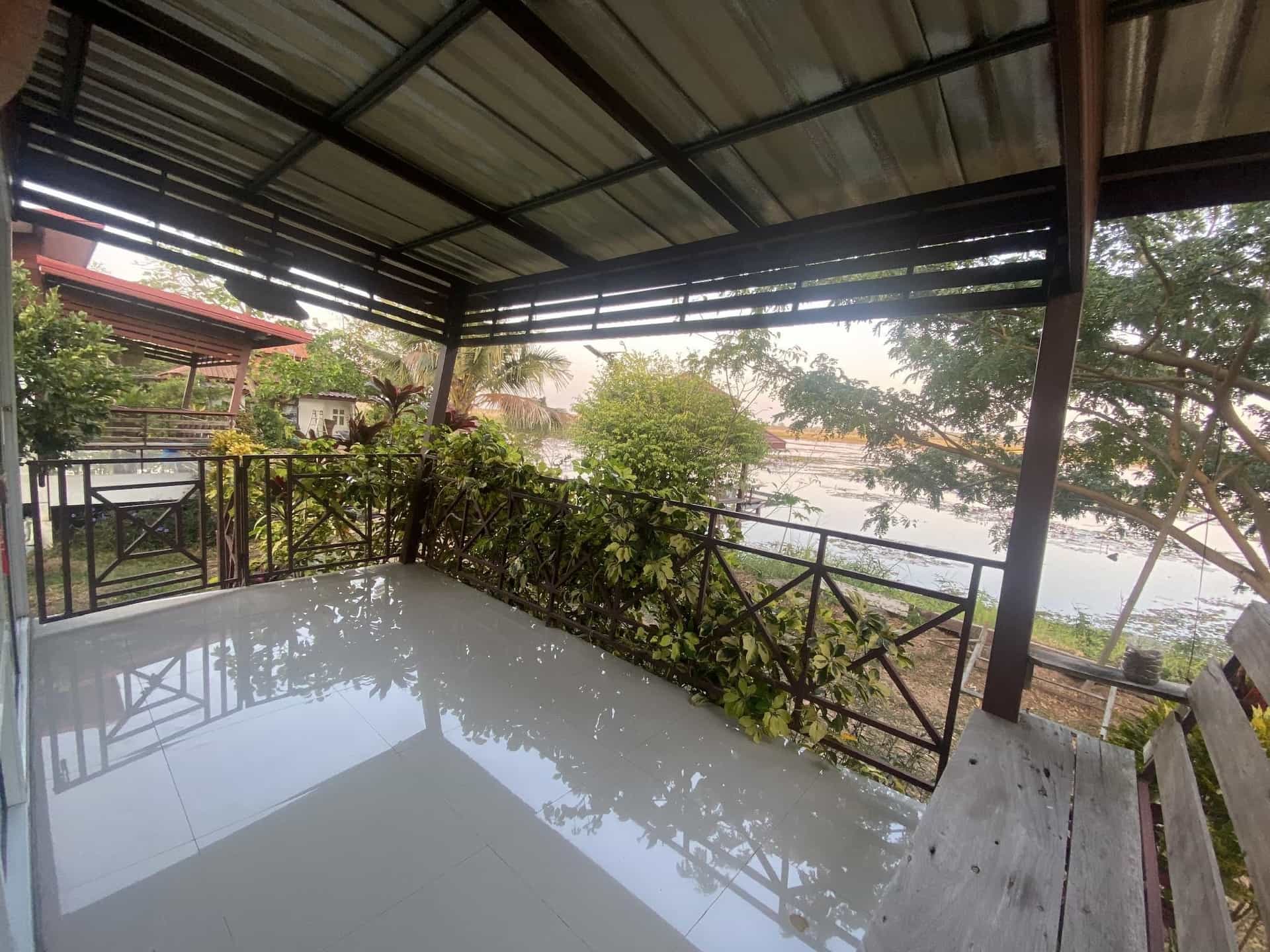 Pao's Baan Suan Home Stay Red Lotus Lakeside.