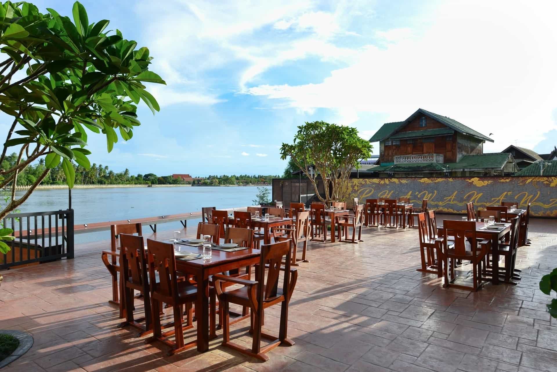 โรงแรมอัมพวาริเวอร์ฟร้อนท์ โรงแรมอัมพวาริเวอร์ฟร้อนท์