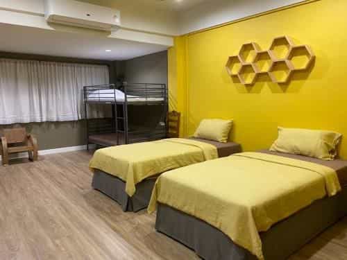 กลาสฮอปเปอร์ เบด แอนด์ คาเฟ่ กลาสฮอปเปอร์ เบด แอนด์ คาเฟ่