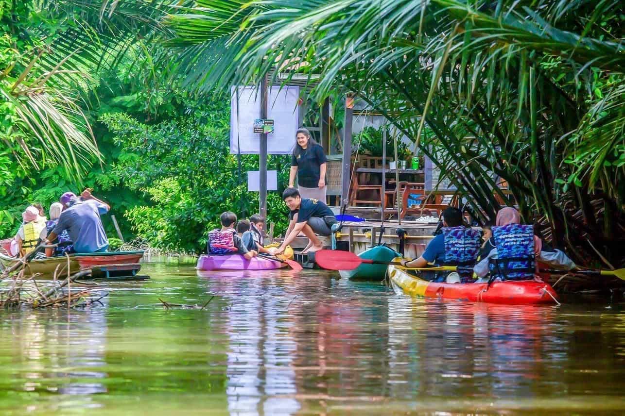 Baanrongmai Canal Front Cafe & Homestay Baanrongmai Canal Front Cafe & Homestay