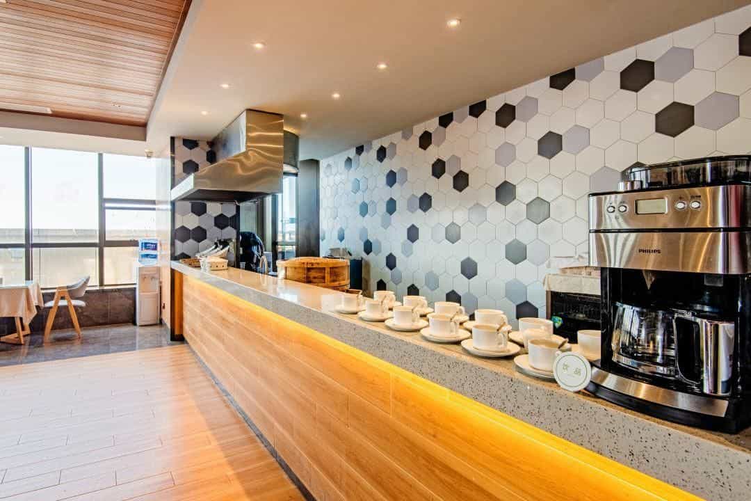 Fendi Hotel Chongbai Hanzheng Square Pitong Subway Station Branch