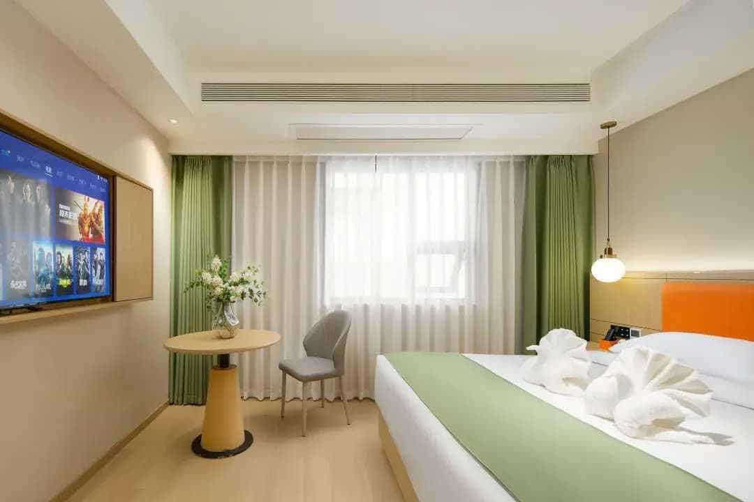 Heshuo Hotel (Chengdu Huayang Subway Station)