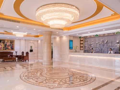 Vienna Hotel Guangdong Gaozhou Chengdong Passenger Station