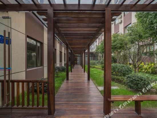 Hanting Hotel (Jiaxing Tongxiang Zhenxing Road)