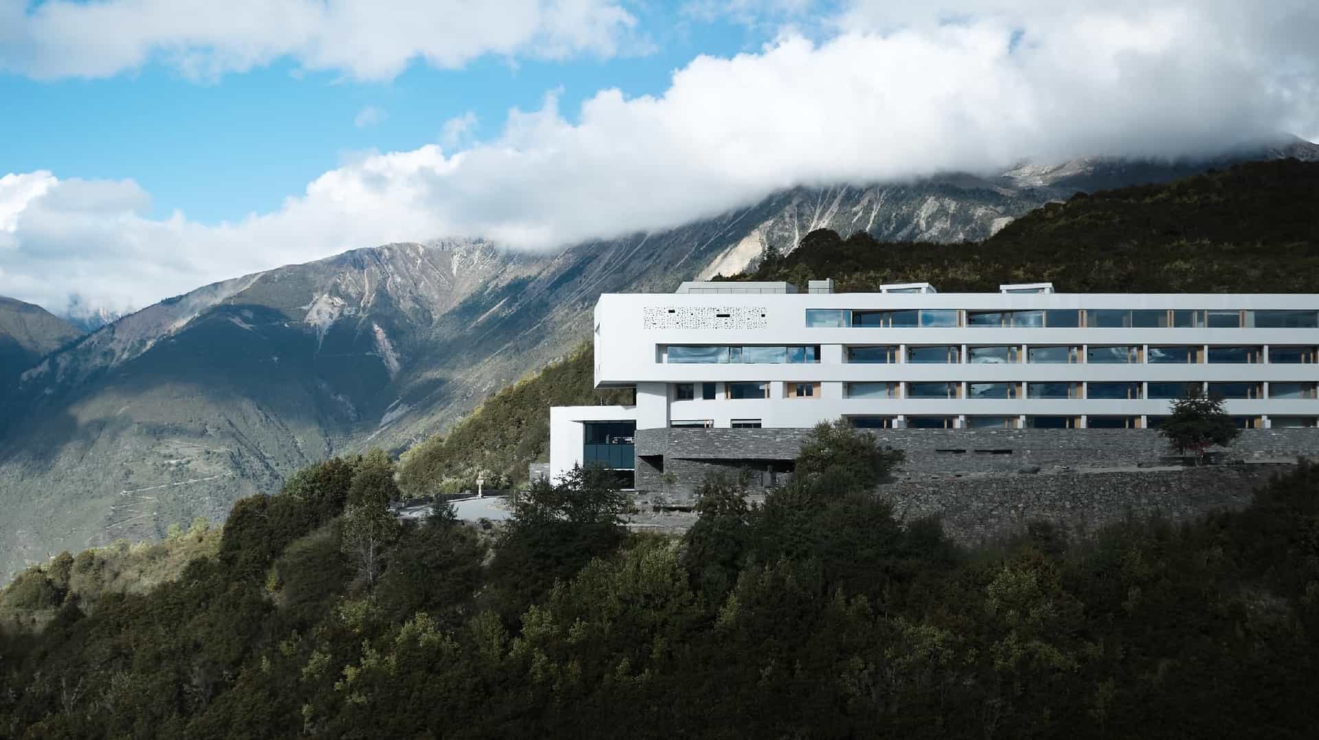 Deqin Meri Poodom Hotel
