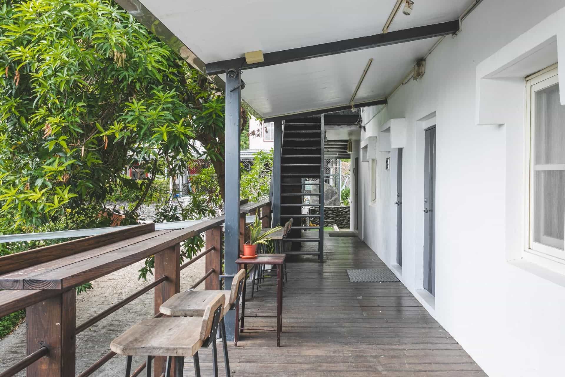 โลว์เพรชเชอร์ ร้านอาหารและเซิร์ฟเกสท์เฮาส์
