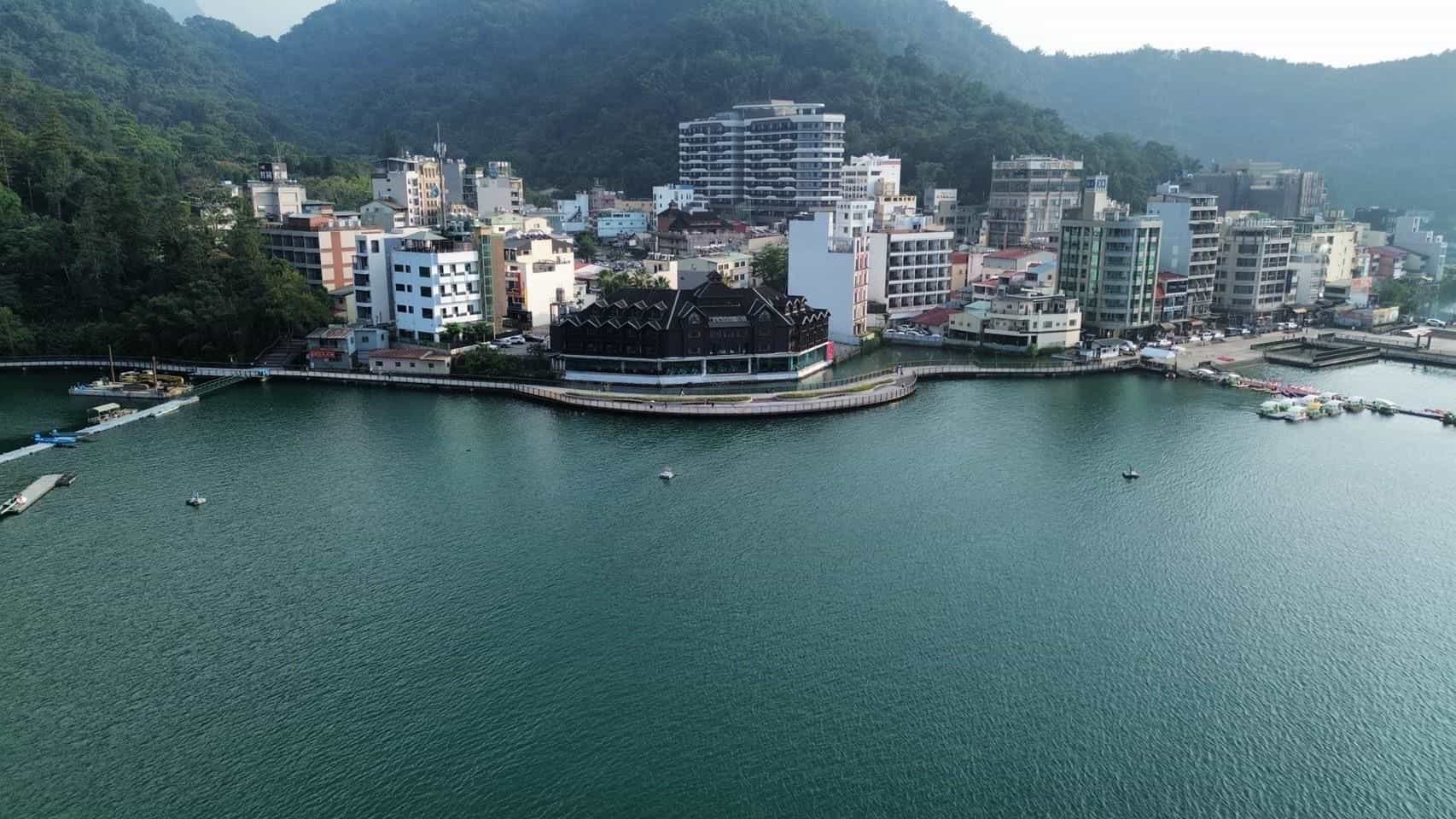 โรงแรมซันเลค