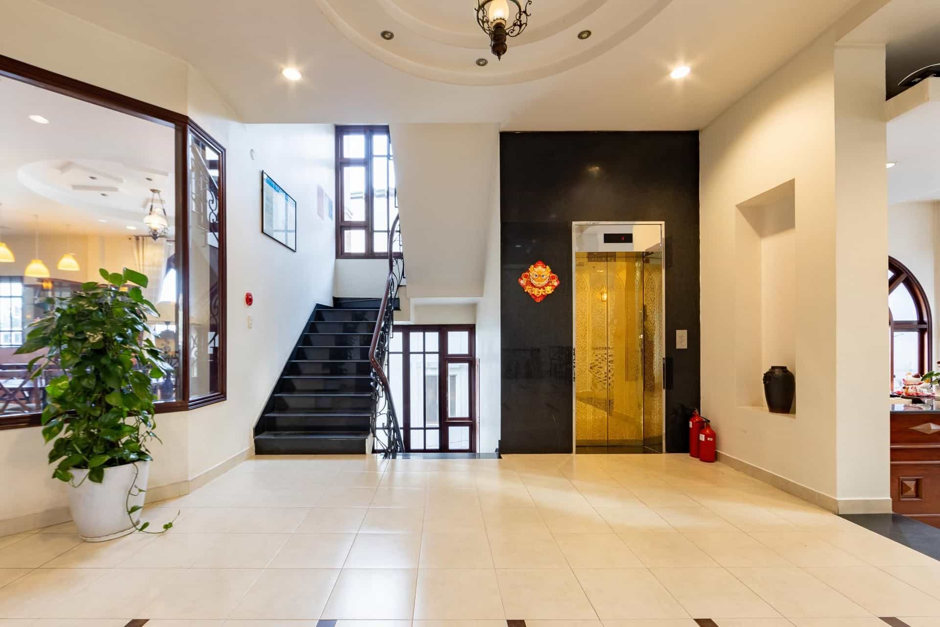 Hung Phong Hotel - Near Dalat Night Market