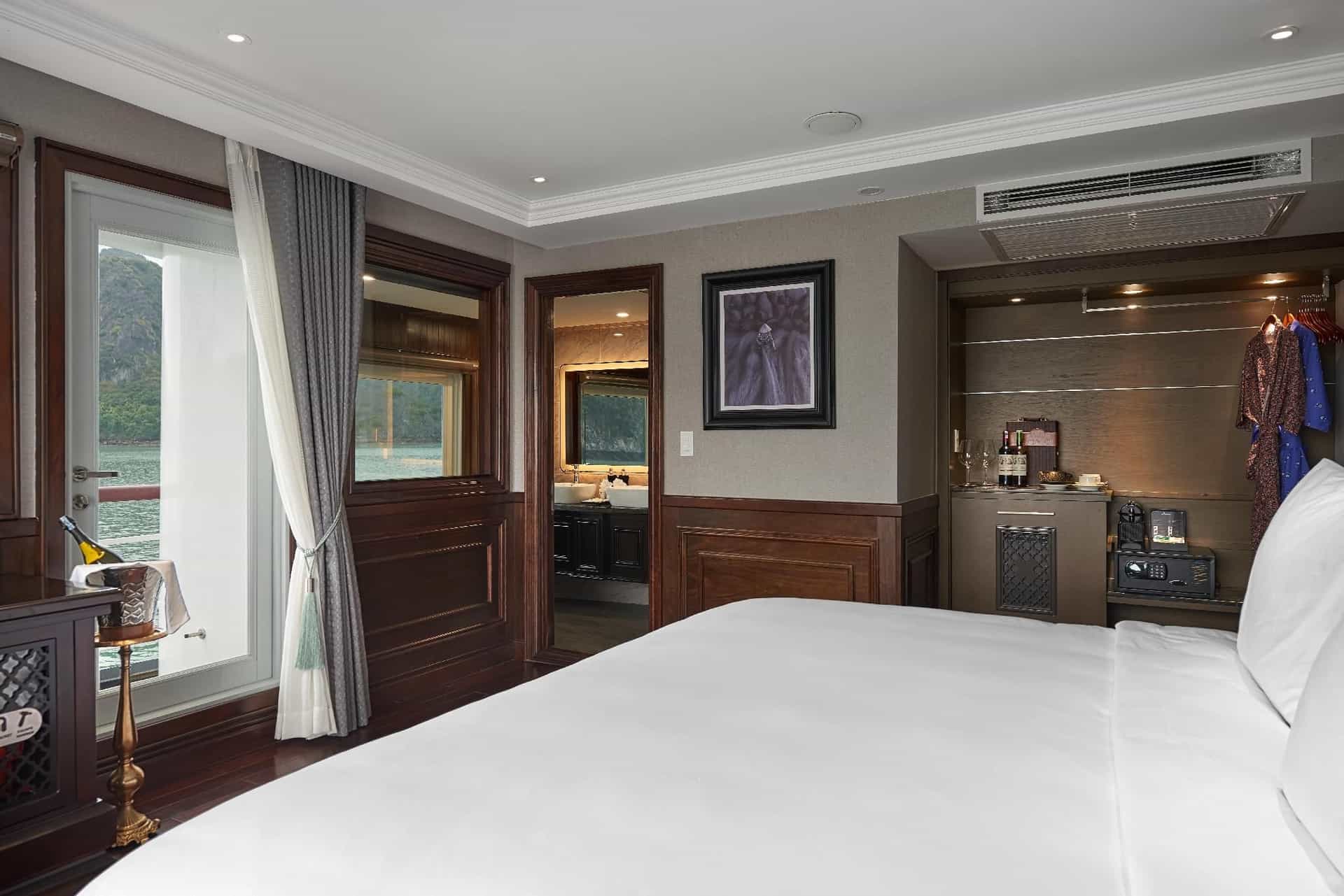Paradise Grand Cruise - Lan Ha Bay Paradise Grand Cruise - Lan Ha Bay