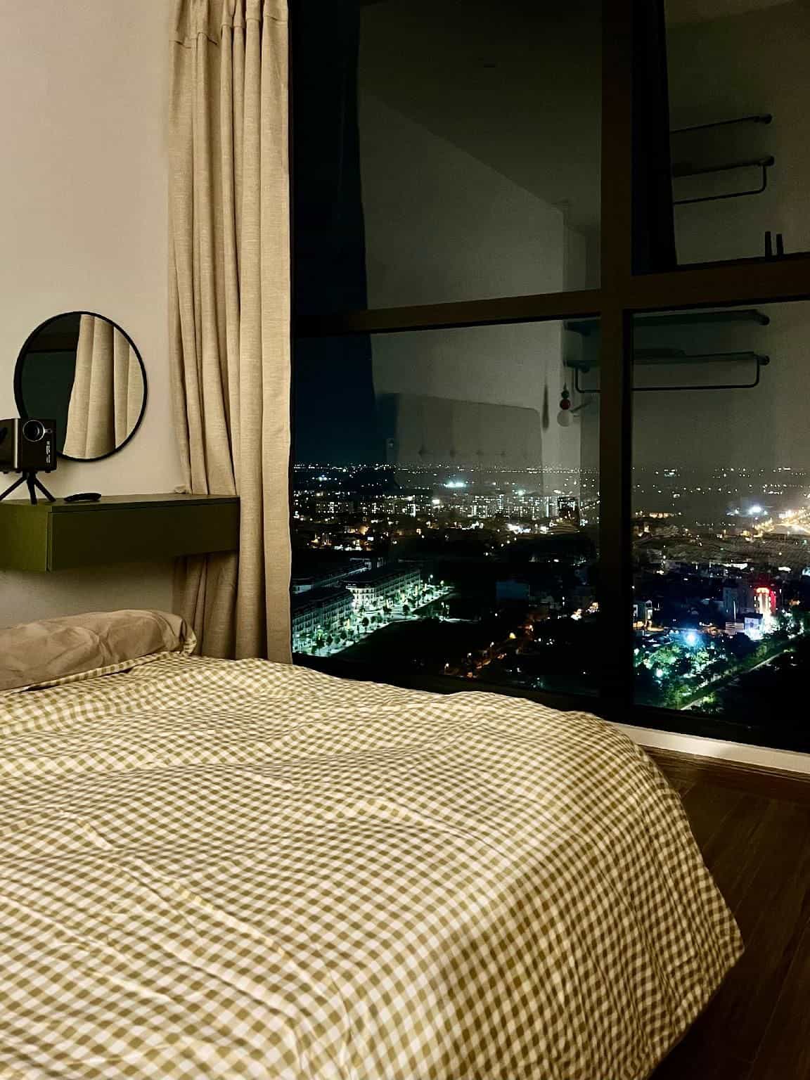 2BR Vinhomes Apt,Balcony City view Cozy Clean room
