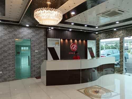 River Hotel